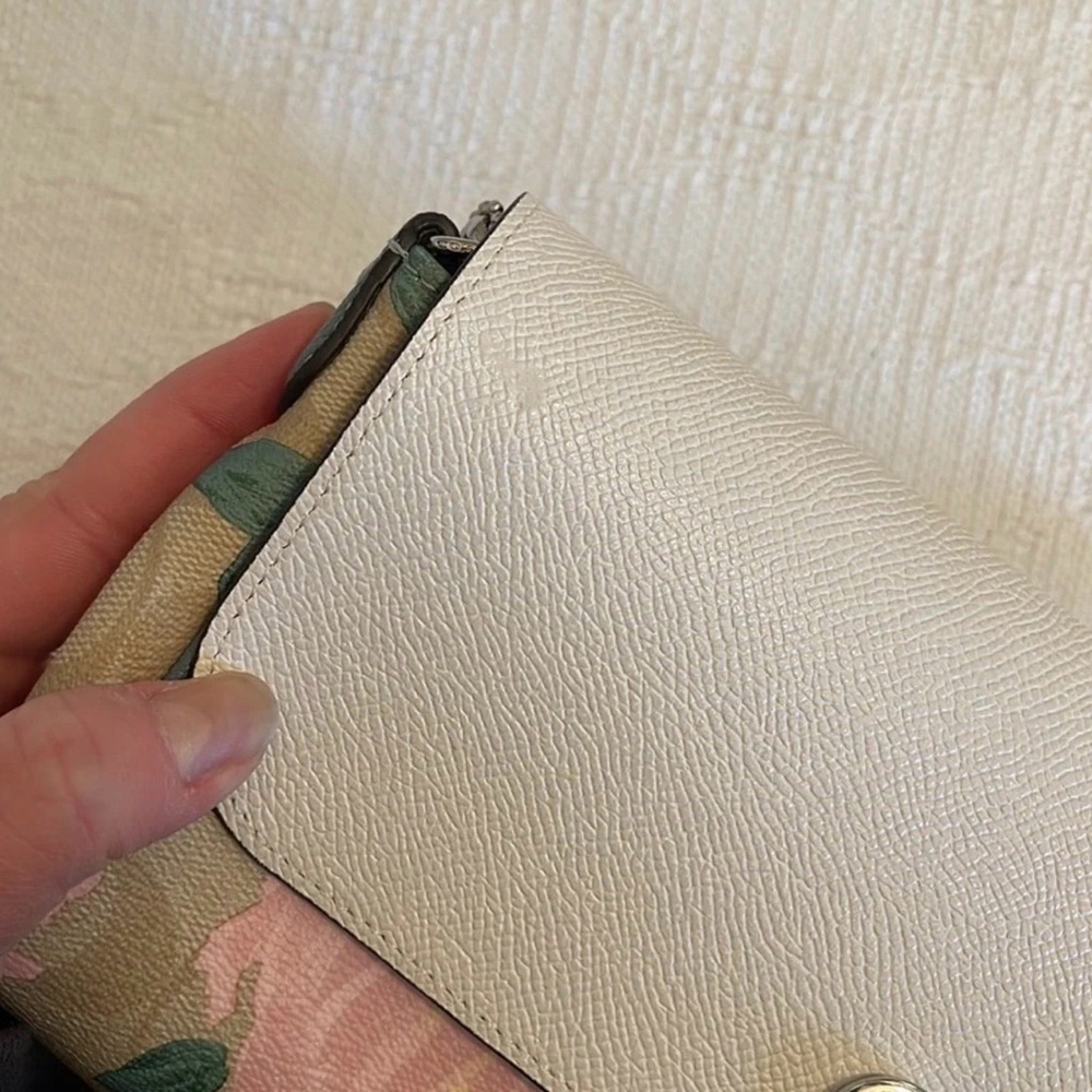 COACH RUBY NWT Camo Rose Reverse Crossbody. Hard to find pattern - Picture 5 of 10